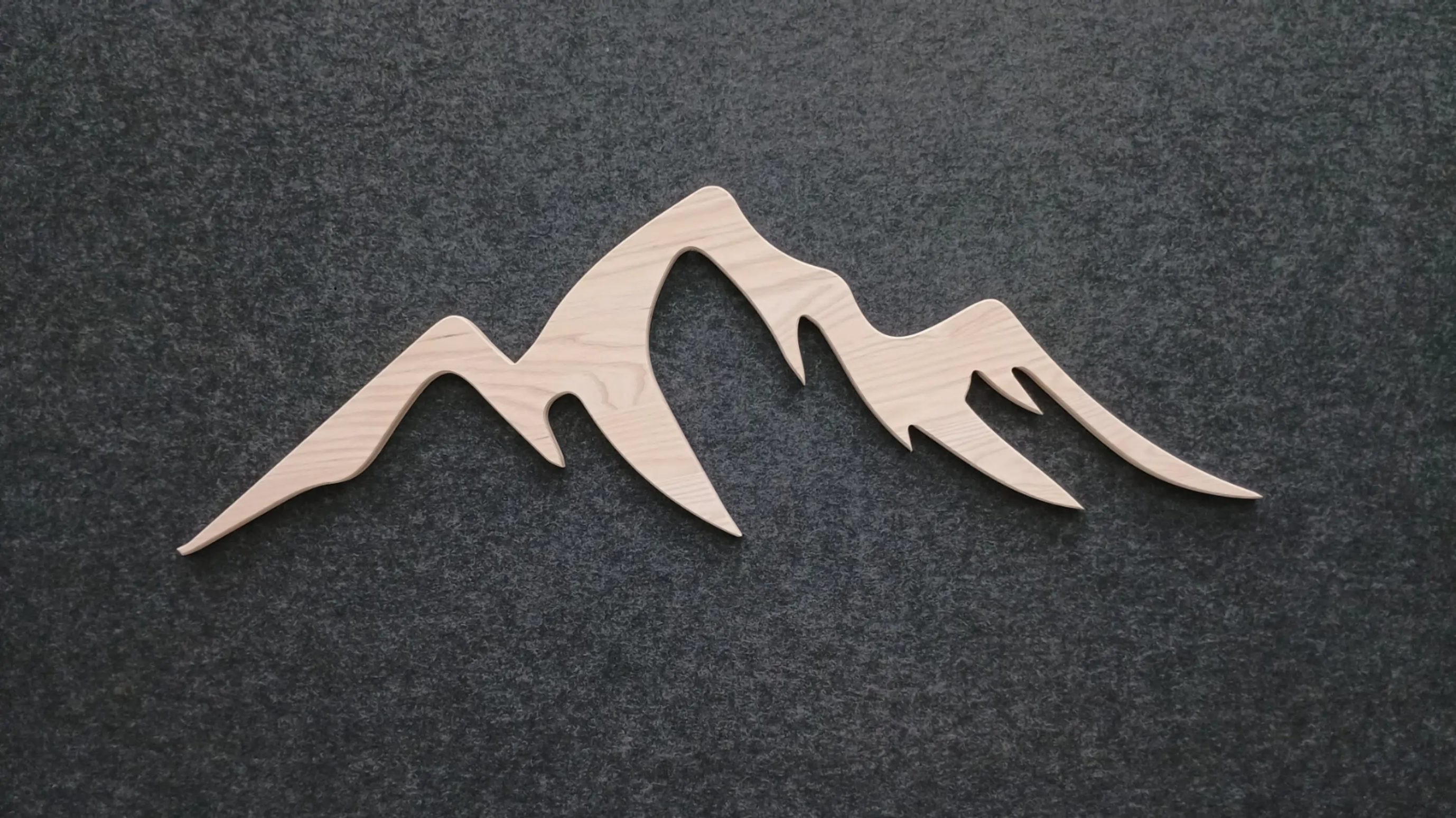 décoration murale montagne en frêne de 20 mm