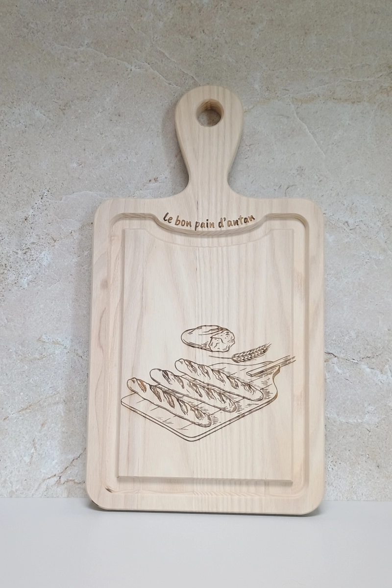 planche à pain à personnalisée en frêne massif