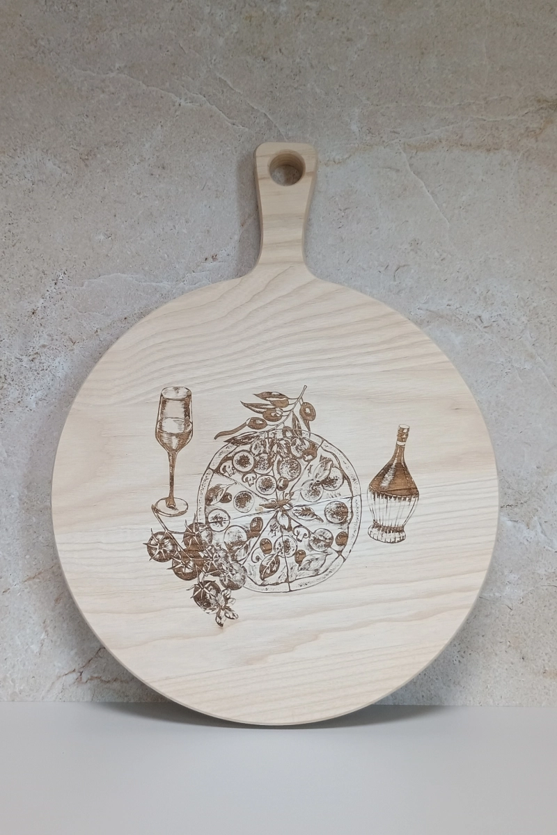 planche à pizza à personnalisée en frêne massif